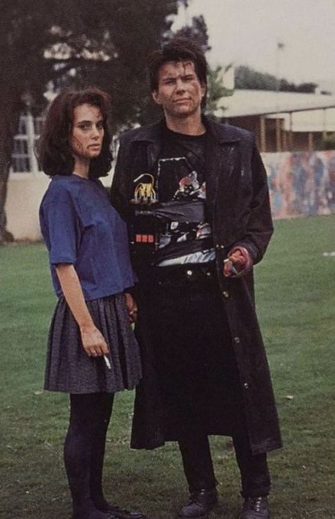 Heathers Costume, Jd And Veronica, Heathers Movie, After Earth, Halloween Parejas, Veronica Sawyer, Heathers The Musical, Christian Slater, 80s Aesthetic