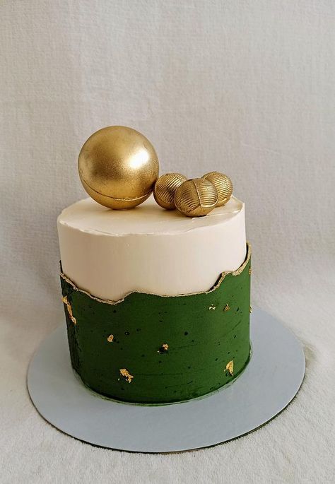 Green And Gold Cake, Green Birthday Cakes, Surf Cake, Cake Design For Men, Eid Cake, Golden Cake, Vintage Birthday Cakes, Gold Birthday Cake, Elegant Birthday Cakes