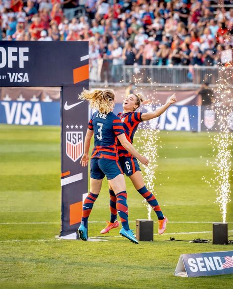 Uswnt Aesthetic, Kristie Mewis, Player Aesthetic, Tokyo Summer, Soccer Couples, Soccer Hair, Uswnt Soccer, Soccer Inspiration, Usa Women