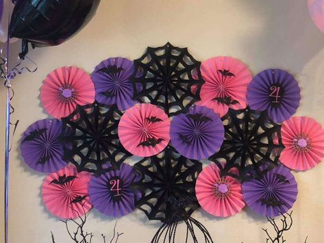 Vampirina Birthday Party Ideas, Paper Fan Backdrop, Vampirina Birthday Party, Birthday Decorations Diy, Fan Backdrop, Festa Hotel Transylvania, Toddler Birthday Themes, Vampirina Birthday, Monster High Party