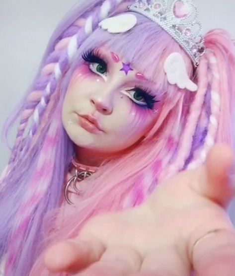 Menhera Makeup, Yamikawaii Outfit, Yami Kawaii Makeup, Yami Kawaii Fashion, Harajuku Makeup, Menhera Kei, Perky Goth, Give Me Your Hand, Big Makeup