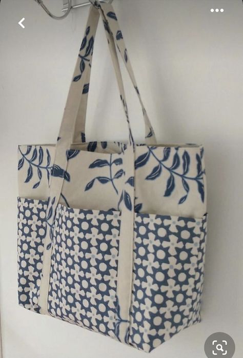 Fabric Bag Design, Återvinna Jeans, Hantverk Diy, Desain Tote Bag, Tote Bag Pattern Free, Patchwork Tote Bags, Diy Bag Designs, Bag Pattern Free, Diy Bags Patterns