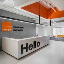 Orange Business Services Office / T+T Architects | ArchDaily Nails Off White, Off White Nails, Small Office Design Ideas, Business Office Interior Design, Reception Area Design, Decorating Office, Office Reception Design, Office Reception Area, Startup Office