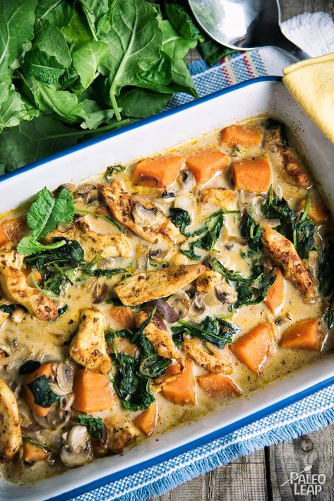 Chicken with Spinach, Sweet Potatoes and Mushrooms #paleo What To Make With Chicken, Potatoes And Mushrooms, Chicken With Spinach, Spinach Bake, Quick Salads, Sweet Potato Spinach, Barefoot Contessa, Chicken Potatoes, Paleo Chicken