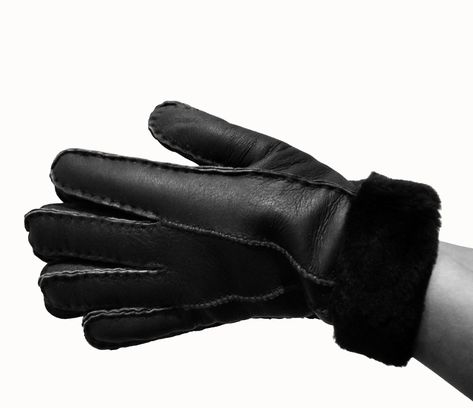 Leather Gloves Winter, Mens Winter Gloves, Fur Mitten, Chic Winter Style, Sheepskin Gloves, Thick Scarf, Leather Organization, Winter Mittens, Small Leather Bag