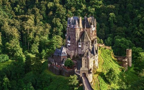 Hohenwerfen Castle, Hidden Castle, Eltz Castle, Castle Exterior, European Palace, Peles Castle, Fairy Castle, European Castles, Germany Castles