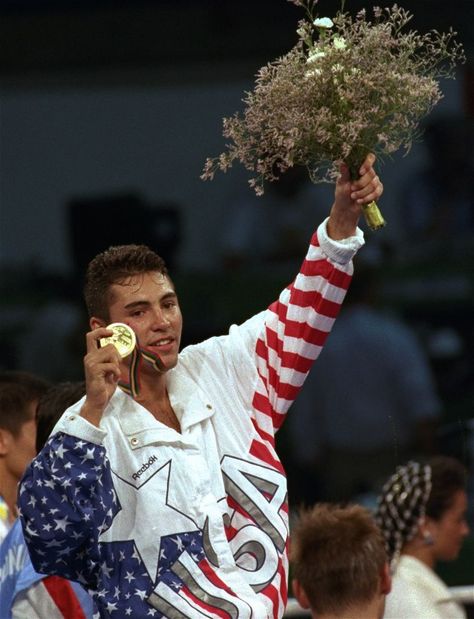 Reusse: Family made De La Hoya golden - StarTribune.com Olympic Boxing, The Golden Boy, East La, I Love La, Olympic Medals, Usa Olympics, Sport Icon, Sports Photos, Summer Olympics