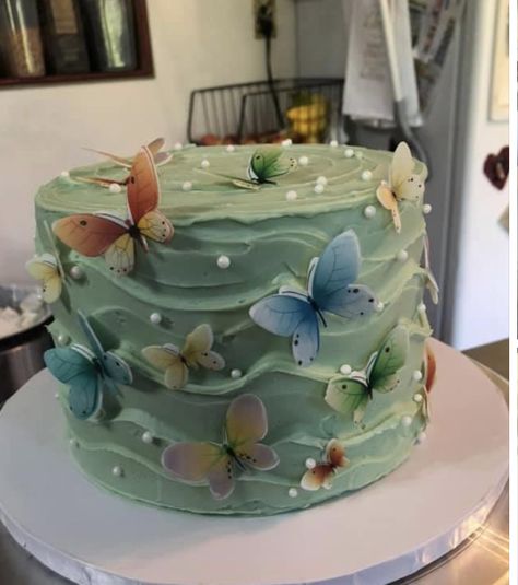 Emerald Green Butterfly Cake, Green And Gold Butterfly Cake, Sage Green Cake With Butterflies, Green Butterfly Cake, Green Fairy Birthday Cake, Green Cake Butterfly, Butterfly Cake Pastel Color, Quince Cake, 14th Birthday Cakes