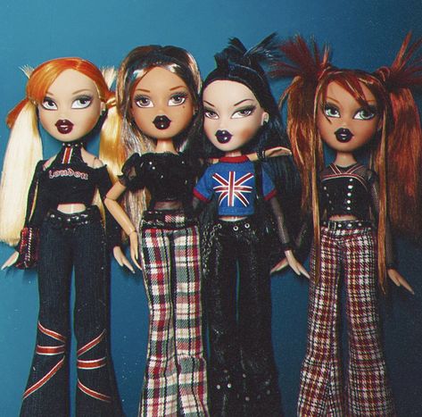 Space Princess Outfit, Pretty N Punk Bratz, Bratz Rock Angelz Outfits, Bratz Pretty N Punk, Bratz Halloween, Bratz Outfit, The London Look, Bratz Yasmin, Bratz Doll Outfits