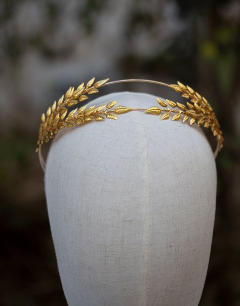 Greek Goddess Hair, Greek Headpiece, Goddess Accessories, Greek Mythology Costumes, Greek Headband, University Illustration, Greek Goddess Hairstyles, Grecian Headpiece, Grecian Hairstyles