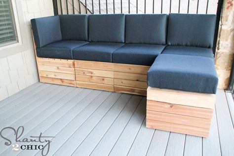 DIY-Outdoor-Couch Comfy Sectional, Living In Texas, Outdoor Sofa Diy, Diy Outdoor Seating, Outdoor Storage Bench, Pallet Garden Furniture, Couch Design, Outdoor Deck Furniture, Best Outdoor Furniture