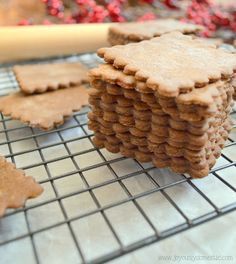 Joyously Domestic: Moravian Ginger Spice Cookie Thins Moravian Christmas, Moravian Cookies, Rolled Cookies, Ginger Spice Cookies, Cookie Brownies, Ginger Cookie Recipes, Cookie Crisp, Ginger Spice, Gingerbread Recipe