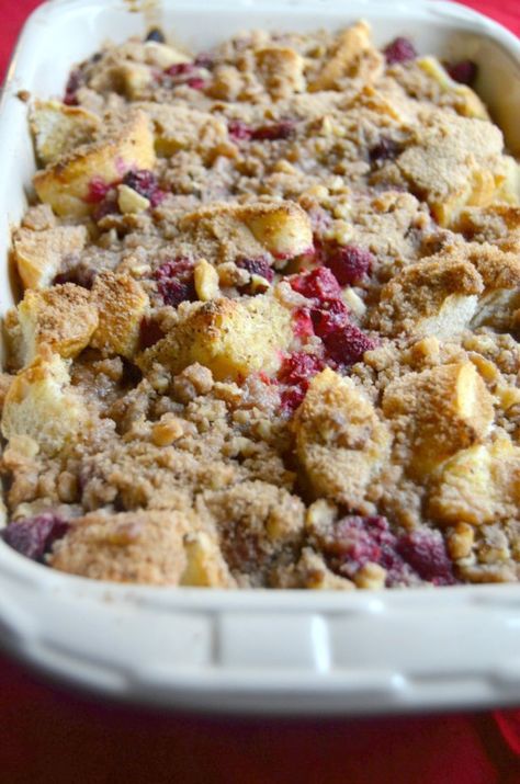 Raspberry Walnut Overnight French Toast Casserole- a delicious and simple breakfast or brunch recipe that you can make ahead!  So. Dang. Good. Lean Lena, Easy Brunch Food, Walnut French Toast, Recipes French Toast, Overnight French Toast Casserole, French Toast Bake Overnight, Brunch Easter, Recipes French, Christmas Brunch Recipes