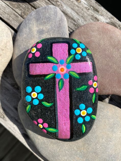 He Is Risen Rock Painting, Cross Painted Rocks, Easter Egg Rock Painting Ideas, Retirement Crafts, Angel Rocks, Color Markers Art, Prayer Rocks, Peace Painting, Stone Artwork