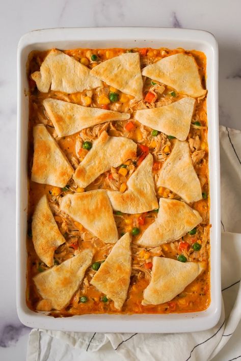 This Chicken pot pie casserole is a easy classic lightened up to be macro friendly and loaded with protein. Crescent Roll Crust, Pot Pie Casserole, Macro Recipes, Chicken Pot Pie Casserole, Macros Diet, Raw Chicken Breast, Easy Chicken Pot Pie, Macro Friendly Recipes, Party Appetizers Easy