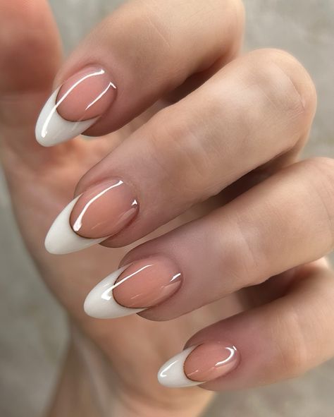 Reverse French sculpted nails using speed while acrylic and bubble gum/ cover pink mix for nude color from @youngnailsinc #frenchnails #goldfrenchline #goldfrenchtip #eastvalenails #eastvalenailtech #eastvalecalifornia #norconails #norconailtech #chinonails #chinonailtech #coronanails #coronanailtech #ontarionails #jurupavalleynails Alternative French Manicure, French Reverse Nails, Reverse Nails, Reverse French Tip, Gold French Tip, Reverse French, Bday Nails, Sculpted Nails, White French Tip