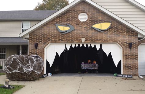 Idea for the carport -  Monster garage makeover Halloween Carport Ideas, Monster Garage Door, Monster Garage, Carport Ideas, Halloween Fiesta, Scary Halloween Decorations Outdoor, Car Port, Red Bluff, Monster House