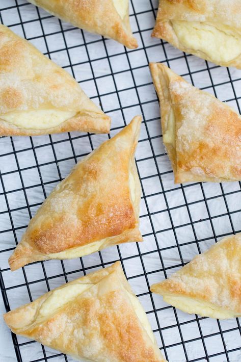 Sweet Cheese Bourekas Farmers Cheese Recipes, Recipes Using Puff Pastry, Pastry Dough Recipe, Sweet Cheese, Cheese Puff Pastry, Easy Puff Pastry, Cheese Pastry, Farmers Cheese, Puff Pastry Dough