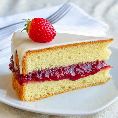 A simple but delicious vanilla sponge cake filled with roasted strawberry jam & topped with an easy vanilla glaze. Makes a simple, elegant birthday cake. Strawberry Cake Filling, Cake With Strawberry, Rock Recipes, Vanilla Sponge Cake, Roasted Strawberries, Elegant Birthday Cakes, Sponge Cake Recipes, Vanilla Sponge, Cake Fillings