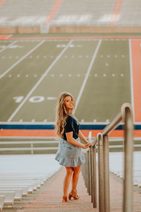 Liberty University. Graduation Photos. College. Ideas. Liberty University Graduation Pictures, Liberty University Graduation, University Graduation Pictures, University Graduation Photos, Graduation Photos College, Grad Shoot, College Ideas, University Graduation, Liberty University