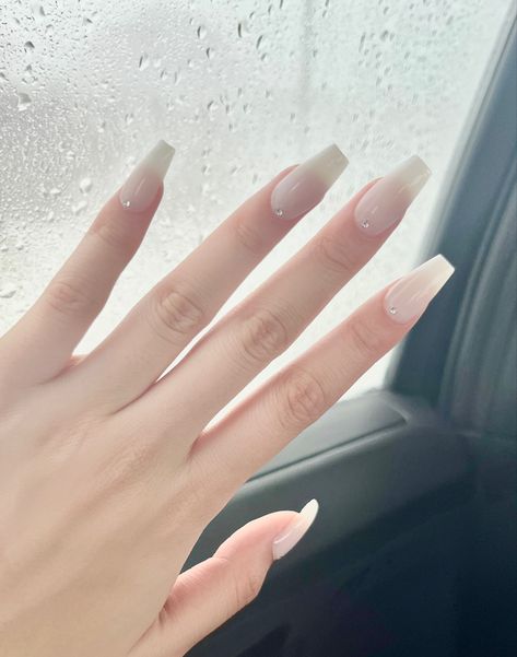 white nails, christmas nails, minimal, minimal nails, white, jelly nails, snow nails, trendy nails, coffin nails, nail inspo Christmas Nails Minimal, White Nails Christmas, White Jelly Nails, Trendy Nails Coffin, Snow White Nails, Nails Snow, Nails Minimal, Snow Nails, Coffin Acrylics