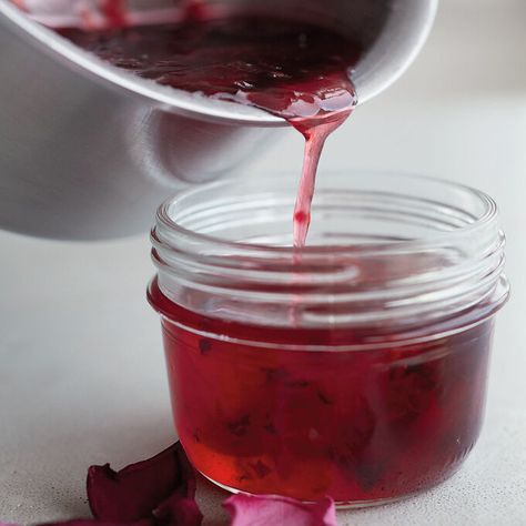 Rose Petal Jelly Recipe, Rose Jelly Recipe, Rose Jelly, Rose Petal Jam, Edible Flowers Recipes, Jam Recipes Homemade, Canning Jam, Jam And Jelly, Jam Recipe