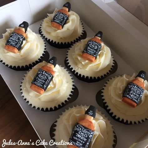 'Jack Daniel's' Cupcakes...individually made sugar-paste JD bottles, sat proudly on top of yummy whiskey buttercream 💛By Jules-Anne's Cake Creations Jack Denial, Jack Daniels Cake Ideas, Jack Daniels Chocolate Cake, Cake With Jack Daniels Bottles, Jack Daniels Cupcakes, Festa Jack Daniels, Jack Daniels Infused Cupcakes, 21st Bday Cake, Jack Daniel