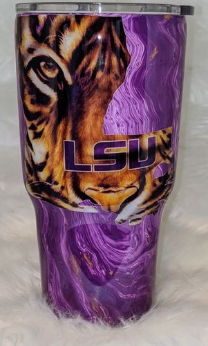 Lsu Tumbler Cups For Men, Lsu Tumbler Ideas, Lsu Tumbler, Football Tumbler Ideas, Tumblers Ideas, Tumbler Inspiration, Cup Decals, Epoxy Cups, Epoxy Ideas