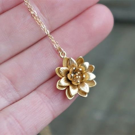 Lotus Flower Pendant, Statement Jewelry Necklace, Lotus Flower Necklace, Pretty Jewelry Necklaces, Lotus Jewelry, Necklaces Women, Pendant Necklace Simple, Gold Designs, Flower Pendant Necklace