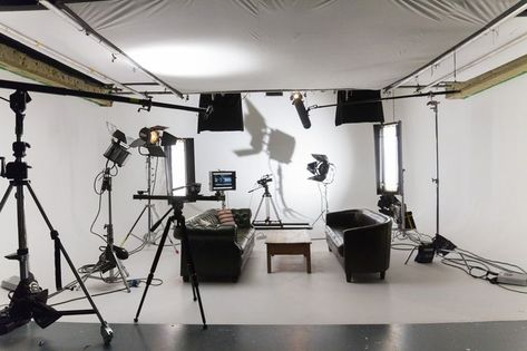 Film Studio Design, Filming Room, Film Production Studio, Filming Studio, Studio Design Ideas, Photo Studio Design, Edit Image, Film Equipment, Crop Pictures