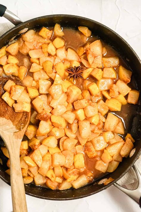 How to Stew Pears Overripe Pears Recipes, D'anjou Pear Recipes, Stewed Pears Recipe, How To Ripen Pears, Stewed Pears, Pear Recipes Easy, Healthy Fall Desserts, Cinnamon Simple Syrup, Pear Crisp