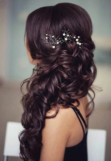 Hair combs will transform your hairstyle from blah to elegant! Quinceaneras like to place them on their side hairstyle or on top of their up-dos. It’s such an inexpensive and easy-to-use piece that makes all the difference! - See more at: http://www.quinceanera.com/accessories/hair-accessories-to-take-your-hairstyle-to-the-next-level/#sthash.vrFSKsqa.dpuf Side Curls, Side Updo, Wedding Hair Side, Side Swept Curls, Side Swept Hairstyles, Quinceanera Hairstyles, Side Hairstyles, Best Wedding Hairstyles, Prom Hairstyles For Long Hair