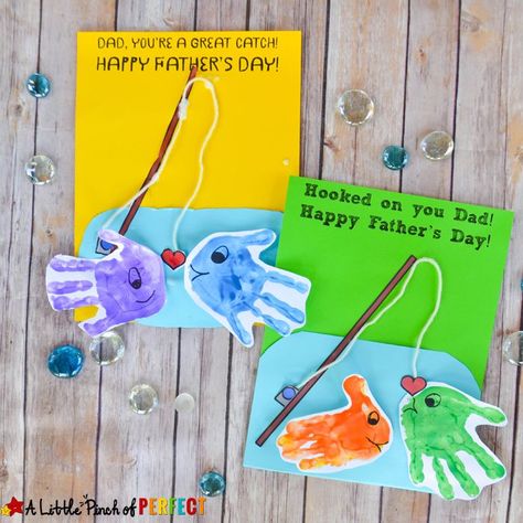 Add some adorable handprint fish to this homemade card template and Dad will be o-fish-ally happy this coming Father’s Day! Children can make this craft on their own or with a little help from Mom or Grandma. Don’t forget Grandpa likes fishing too and will certainly want a card from his favorite grandchildren. See all […] Handprint Fish, Diy Father's Day Crafts, Fish Craft, Fathers Day Gifts Ideas, Easy Fathers Day Craft, Fathers Day Art, Homemade Fathers Day Gifts, Diy Preschool, Craft Kids