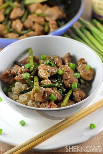 pork and asparagus with hoisin sauce Pork Asparagus, Asparagus Rice, Damn Delicious Recipes, Tender Asparagus, Grain Recipes, Asian Pork, Chinese Takeout, Asian Inspired Recipes, Rice Grain