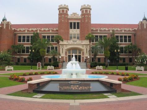 30 Most Beautiful College Campuses in the South - FSU #25 - Best known for its long history in college football, Florida State University is oftentimes overlooked when it comes to describing beautiful campuses. The Spanish-moss covered campus has a number of historical buildings, many of which are designed in the traditional southern style. Florida State University Campus, Usa University, Colleges In Florida, Trade School, Tallahassee Florida, Dream College, Florida State University, Online College, Florida State Seminoles