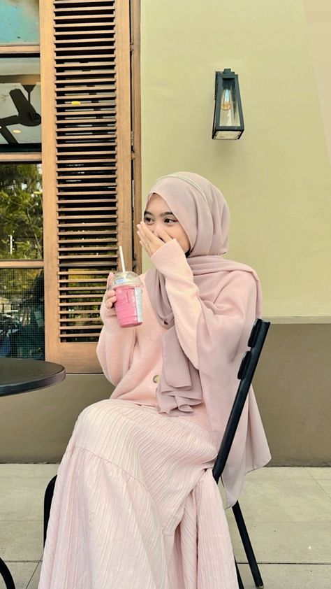 Pink Outfit Concert, Ootd Blazer Hijab, Pink Outfit Hijab, Pink Hijab Outfit, Hijab Pink, Pink Hijab, Muslimah Style, Muslimah Outfit, Outfit Korean Style