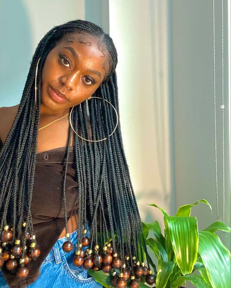 Brown Fulani Braids With Beads, Fulani Braids With Big Forehead, Fulani Braids Beads, Braids With Wooden Beads, Fulani Braids With Design, Hairstyle With Beads, Fulani Braids With Beads, Beaded Braids, Straight Back Braids