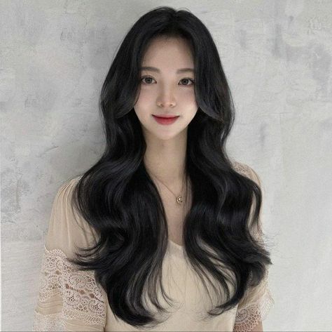 Long Layers Korean Haircut, C Curls Korean, S Curl Korean, Goddess Perm Korean, Goddess Waves Hair Korean, Korean Curly Hair Medium, Korean Goddess Waves, Korean Hairstyle Curly, Korean Blowout Hair