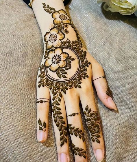 Mehndi Designs With Name, Rakhi Mehndi Designs, Rakhi Mehndi, Front Hand Mehndi Designs, Front Mehndi, Front Hand Mehndi, Modern Mehndi, Hand Mehndi Designs, Front Mehndi Design