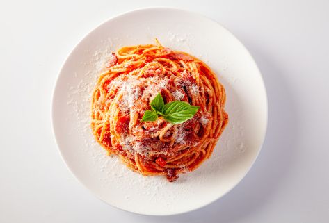 Spaghetti in a dish on a white background | Premium Photo Cooking Spaghetti Squash, Spaghetti Meat Sauce, How To Make Spaghetti, Healthy Italian, Pasta Bolognese, Classic Lasagna, Italian Recipes Traditional, Soft Foods, Cooking Homemade