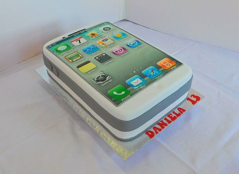 IPhone shaped birthday cake Shaped Birthday Cake, Iphone Cake, Cupcake Displays, Minnie Mouse Birthday Cakes, Shape Cake, Beautiful Cake Designs, Cupcake Display, Beautiful Cake, Mouse Birthday