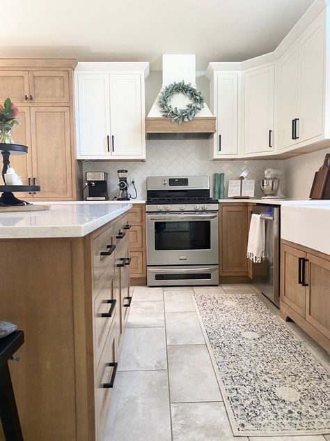 Two Tone Cabinets Wood And White, Two Tone Maple Kitchen Cabinets, Kitchen Cabinets Mixed Colors, Farmhouse Chic Kitchen Ideas, Neutral Two Tone Kitchen, Natural Finish Kitchen Cabinets, Kitchen Ideas Two Tone Cabinets, Wood Bottom Cabinets White Upper, Two Toned Cabinets Kitchen