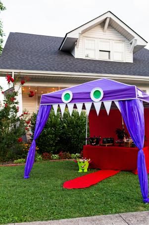 Outdoor Trick Or Treat Table, Trunk Or Treat Ideas For Tents, Trunk Or Treat Ideas For Canopy, Halloween Tent Decorating Ideas Outdoor, Tent Halloween Decor, Trick Or Treat Tent Ideas, Halloween Table Trick Or Treat, Halloween Trick Or Treat Table Outside, Halloween Canopy Tent Decorating Ideas