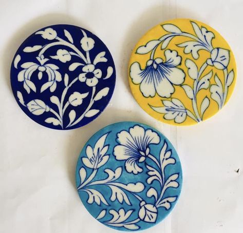 Plate Art Ideas, Blue Pottery Designs Pattern, Blue Pottery Designs, Ceramic Plates Art, Painted Mirror Art, Painted Ceramic Plates, Diy Pottery Painting, Coaster Art, Pottery Painting Designs