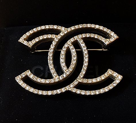 CHANEL+Pale+Gold+Crystal+Brooch+Pin+HOLLOW+Design+Hallmark+Authentic+NIB Chanel Pins, Chanel 2015, Cartier Love Ring, Chanel Lover, Chanel Brooch, Chanel Necklace, Jewelry Design Drawing, Fake Jewelry, Chanel Inspired