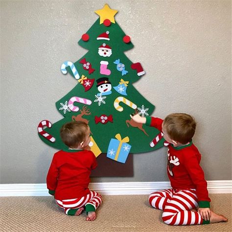 Diy Kids Christmas Tree, Diy Christmas Pictures, Wall Hanging Christmas Tree, Christmas Diy Kids, Trees For Kids, Felt Christmas Tree Decorations, Diy Felt Christmas Tree, Christmas Trees For Kids, Felt Tree