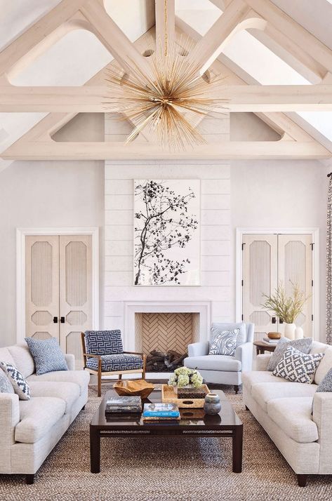 Tour a Jacksonville retreat designed by the uber-talented Andrew J. Howard, and our favorite weekend sales and shopping on Design Chic today! Andrew Howard, Beach House Room, Family Room Design, House Room, Living Design, Great Rooms, Home Design, Living Room Designs, Family Room