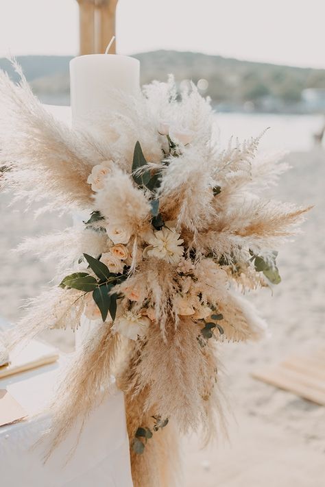 Boho Chic Beach Wedding, Beach Wedding Shower, Chic Beach Wedding, Boho Wedding Arch, Champagne Wedding Colors, Beach Wedding Arch, Curvy Wedding, Dream Beach Wedding, Beach Bridal Showers