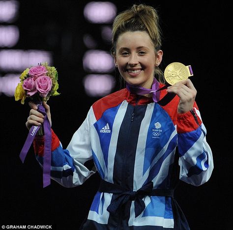 Taekwondo fighter Jade Jones shows off her gold medal - the 25th won by Team GB at London 2012 Jade Jones Taekwondo, Jade Jones, Taekwondo Girl, Karate Girl, Team Gb, Olympic Athletes, Sports Hero, Boxing Workout, Not Bad