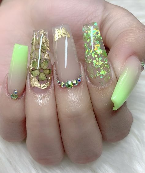 Dried Flower Nails, Neon Green Nails, Classy Acrylic Nails, Nail Envy, Dry Flower, Toe Nail Designs, Nail Art Inspiration, Nail Games, Creative Nails